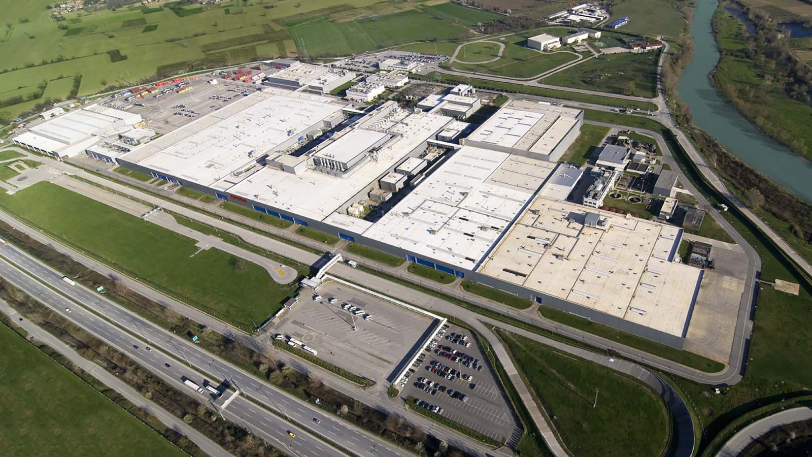 Το εργοστάσιο της Toyota στην πόλη Ανταπαζάρι στην Τουρκία, που είναι από τις μεγαλύτερες παραγωγικές μονάδες της ιαπωνικής εταιρίας στο εξωτερικό, δε